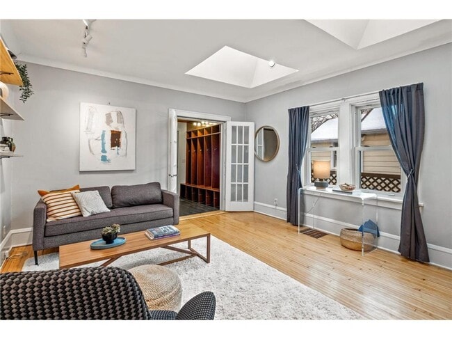 Photo - 972 Watson Ave