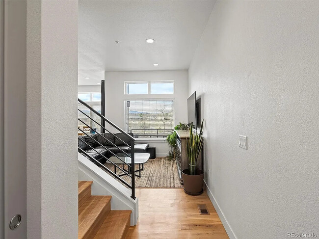 Photo - 5469 S Curtice St