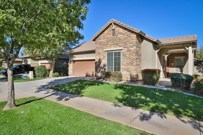 Building Photo - Beautiful Gilbert 4BR/2BA w/ RV Gate, Cove... Rental