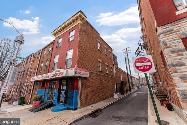 Building Photo - 1818 E Pratt St Unit APT A