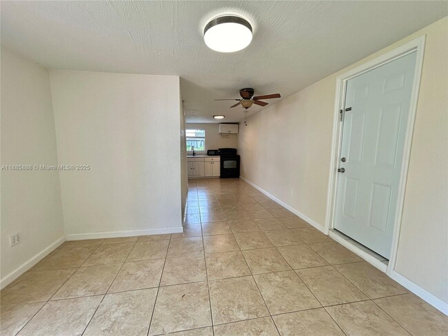 Photo - 4221 SW 36th St Unit back