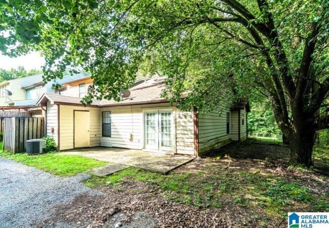 Photo - 725 Carson Rd
