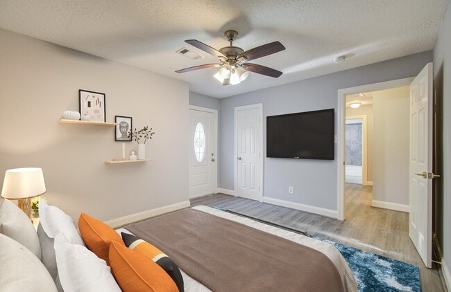 Photo - 590 River Plantation Dr