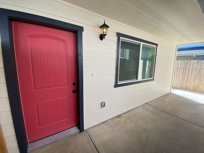 Building Photo - 1540 Park St Unit 1540