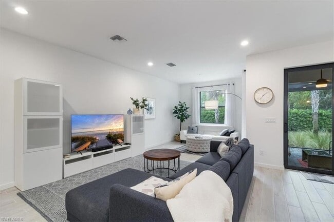 Photo - 13021 Pembroke Dr