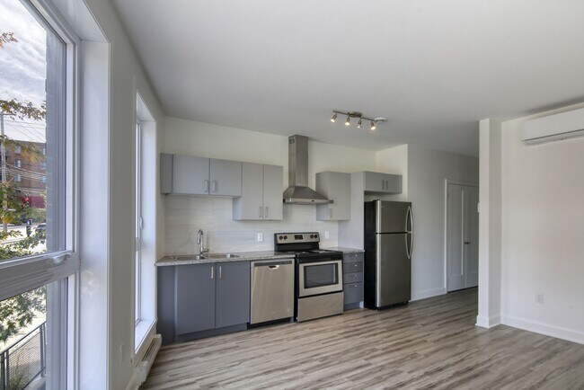 Photo - 6600 Av. de Darlington Unit 110