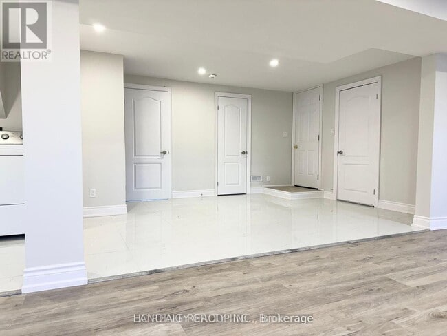 Photo - LOWER 2 BARKER COURT