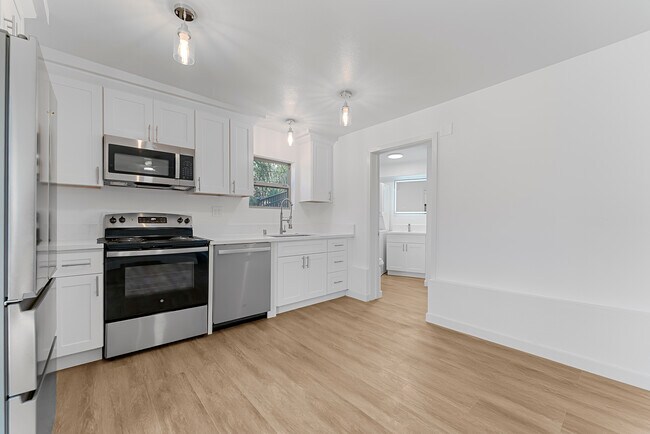 3212 Hamilton Way