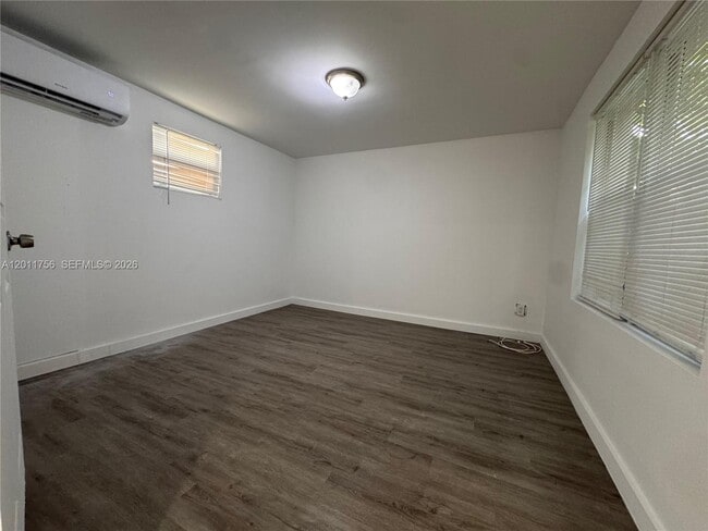 Photo - 5800 Taylor St Unidad 2