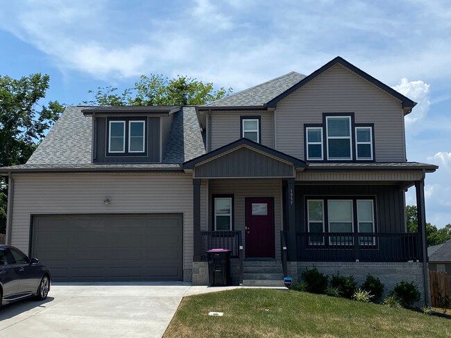 Building Photo - Move in with credit approval Rental