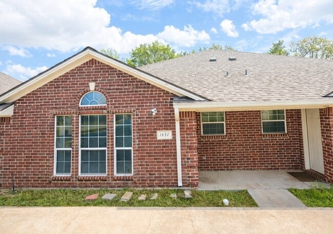 Building Photo - 1437 Western Oaks Ct