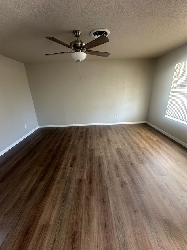 Photo - 3414 Kingston Rd