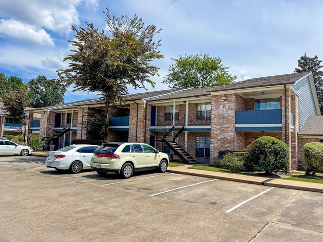 Brookhollow Apartments