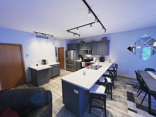 Photo - 7526 5th St N