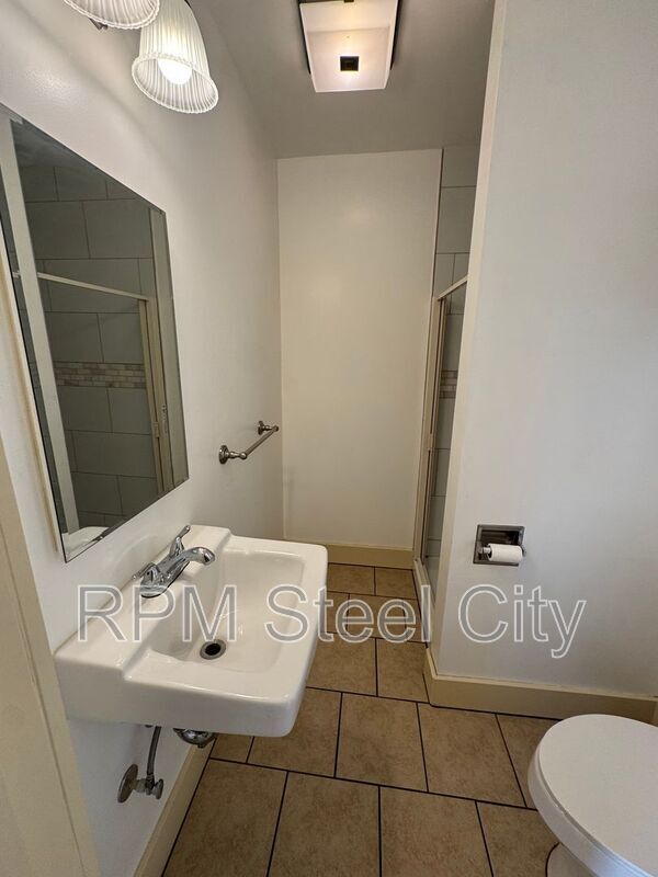 Photo - 902 W 11th St