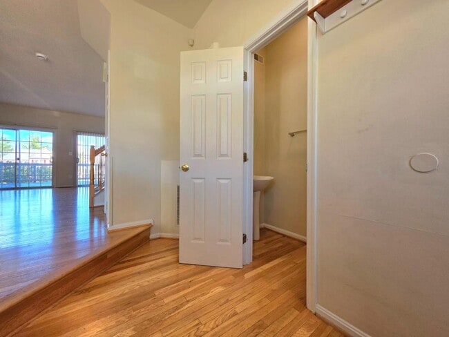 Photo - 3989 Hartlake St