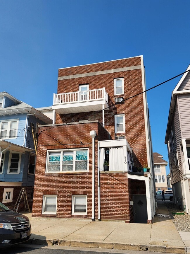 Building Photo - 19 S Weymouth Ave Unit 2C Rental