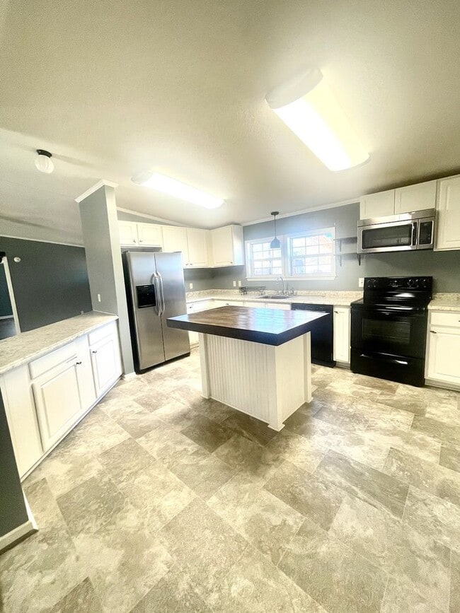 Photo - 3 Bed 2 Bath