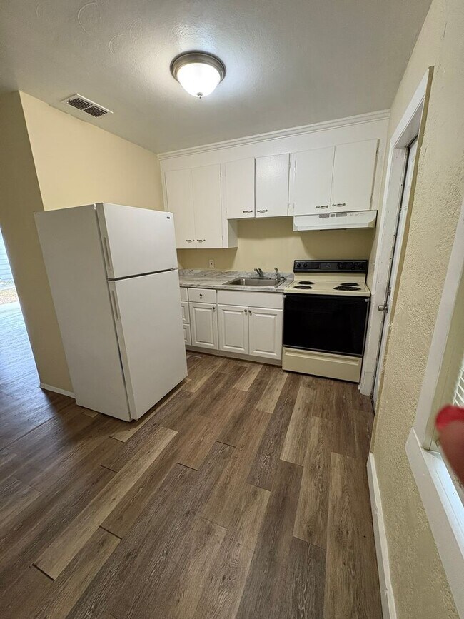 Photo - 1733-1735 Grove St S