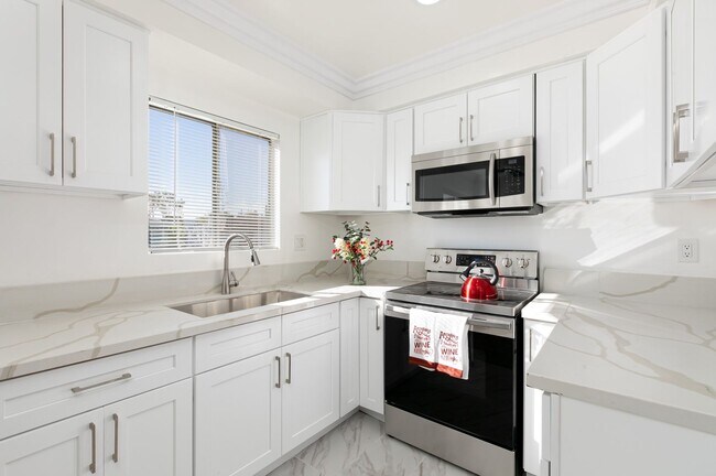 Photo - 10839 Morrison St