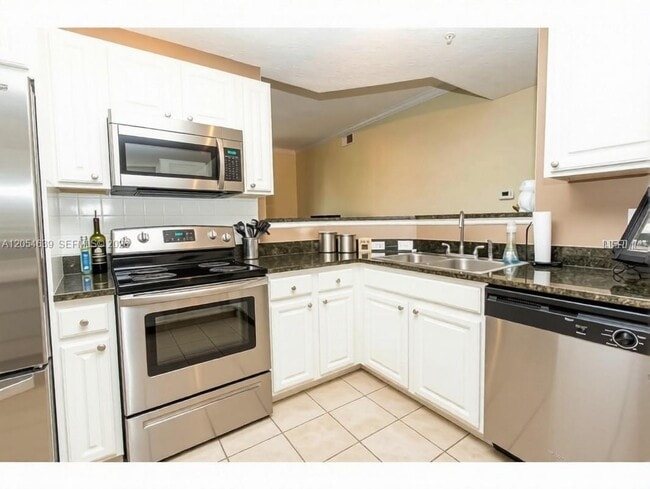 Building Photo - 501 Knights Run Ave Unit 0
