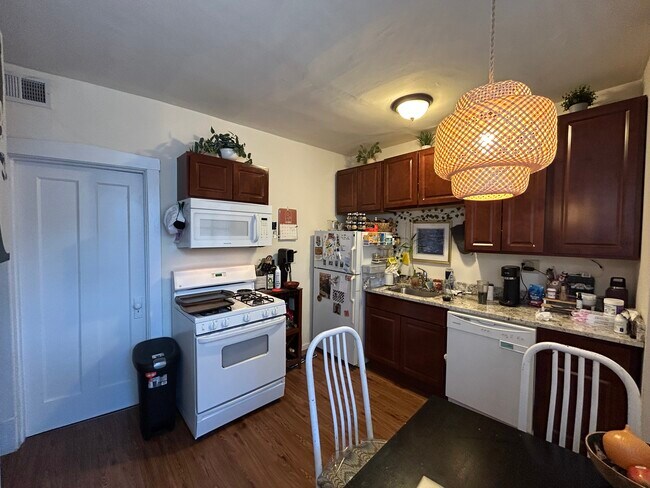 Photo - 2555 W Eastwood Ave Unidad 3 Rental