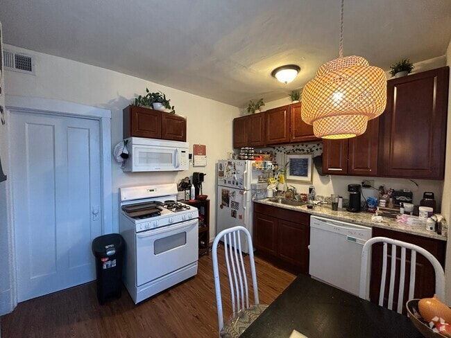 Building Photo - 2555 W Eastwood Ave Rental