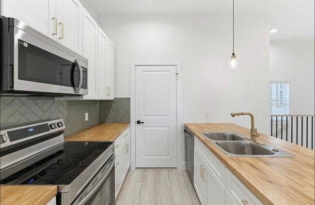 Photo - 7809 Dyer St