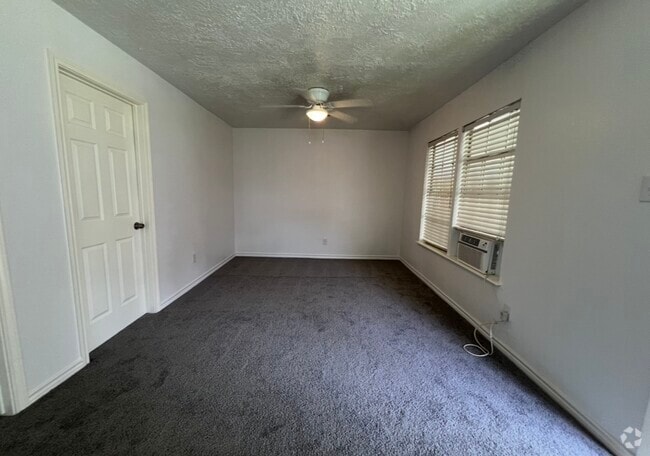 Building Photo - 831-832 Deerpass Dr Rental