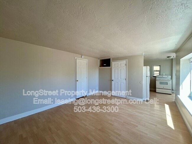 Photo - 772 SW Broadway Dr