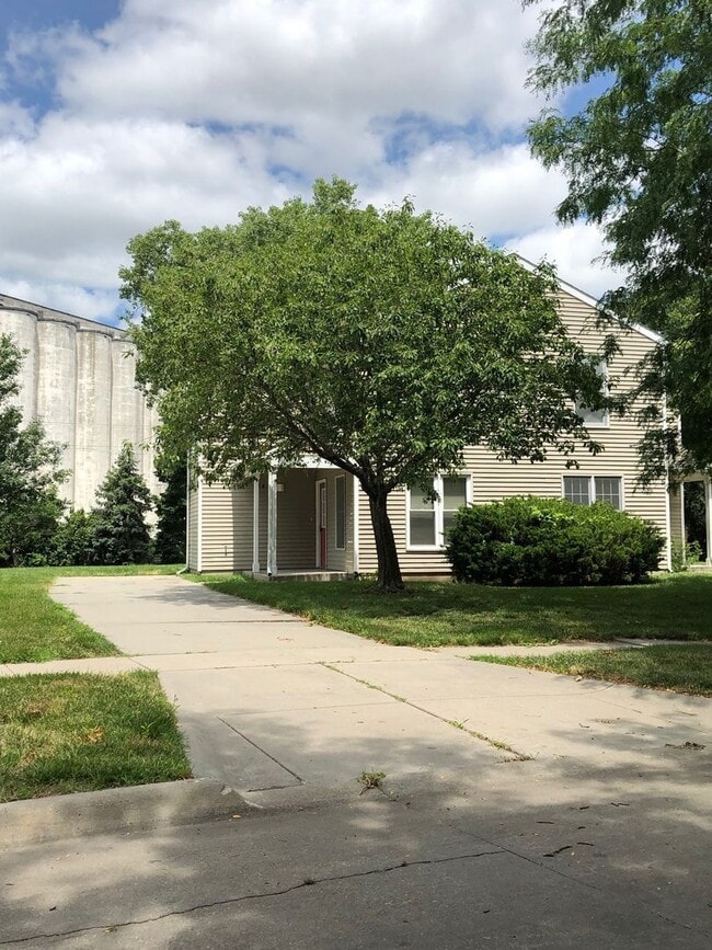 Photo - Amazing Townhome at a great price!