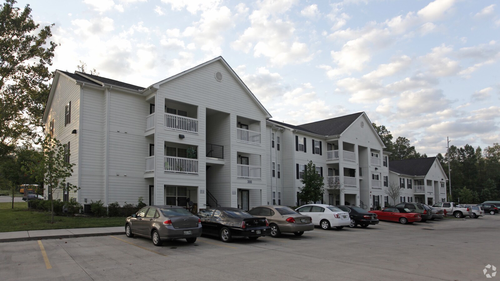 Photo - Hallmark at Oak Ridge Apartments