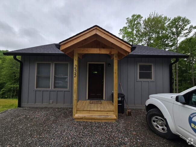 Building Photo - Two Bedroom Cabin in Tennessee Rental