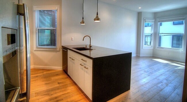 Beautiful Modern 1BD/1BA With In Unit W/D!... - Beautiful Modern 1BD/1BA With In Unit W/D!... Apartamento