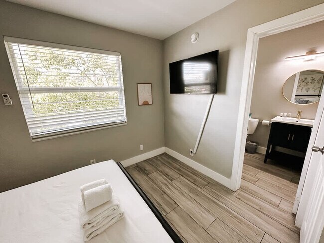 Photo - 50 Davie Blvd Unidad SI FL2-ID1503930P