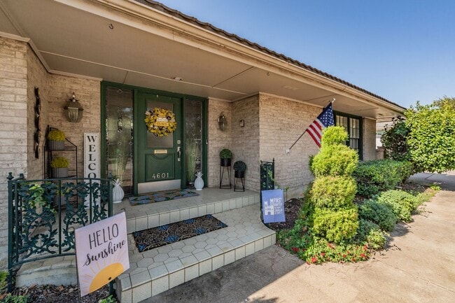 Photo - Spacious 3 Bed, 2 Bath Duplex in the Heart of Overton West