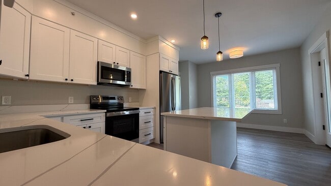 Building Photo - 8 Norman Ct Unit 201
