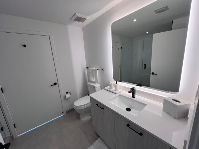 161 NW 32nd St Unit B1