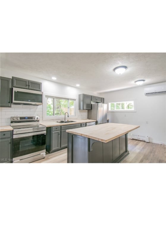 Photo - 225 E Bergey St