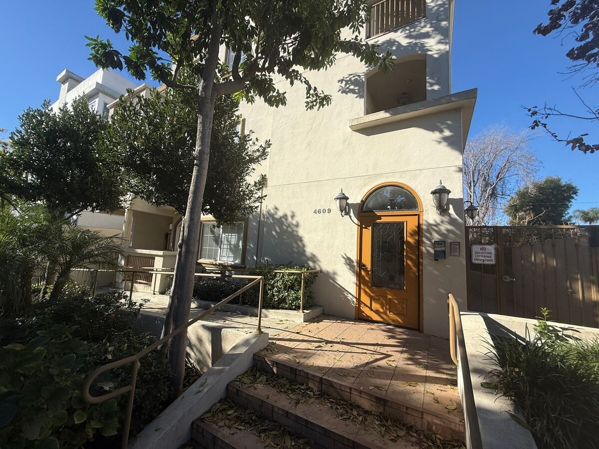 Photo - 2 Bedroom Condo for Rent in Sherman Oaks!