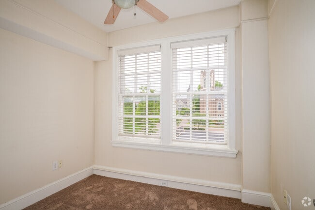 2BR, 1BA - 748SF - Primary Bedroom