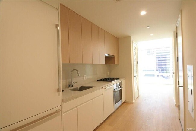 Photo - 877 Francisco St