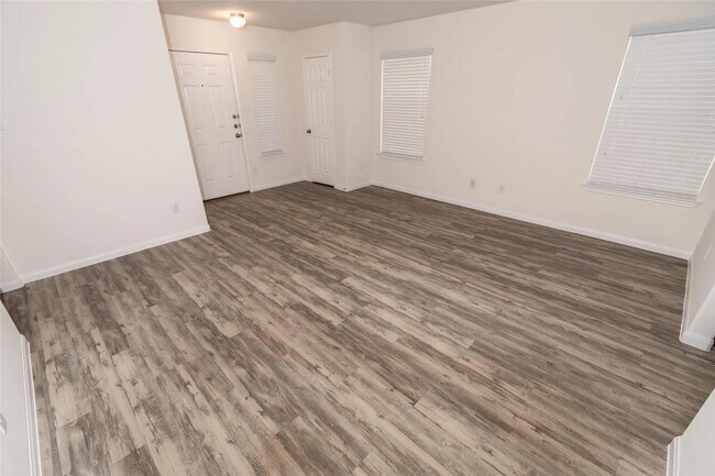 Photo - 3030 Junction Dr