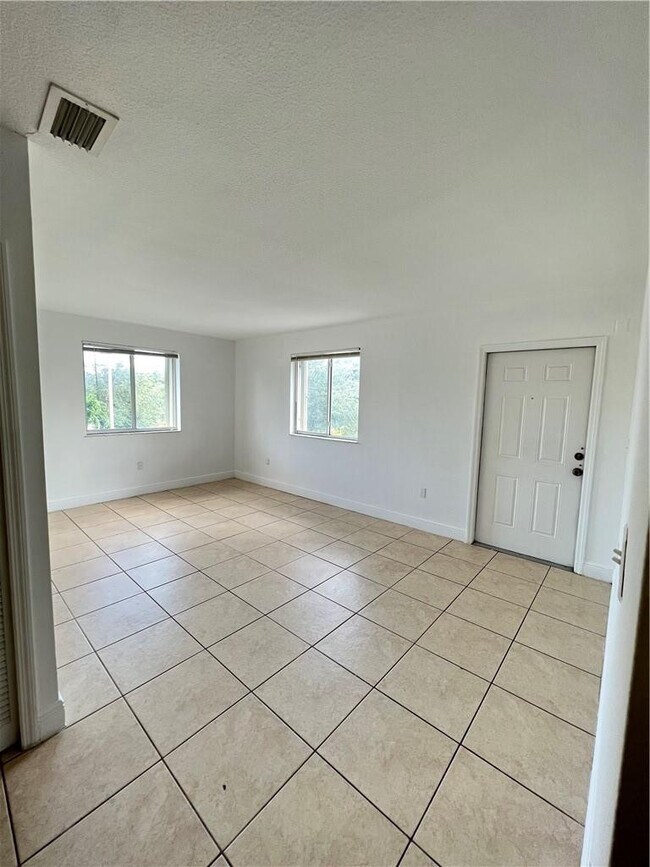 Photo - 2185 NW 16th Terrace Unidad 8