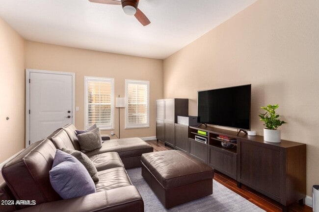 Photo - 5015 E Cheyenne Dr