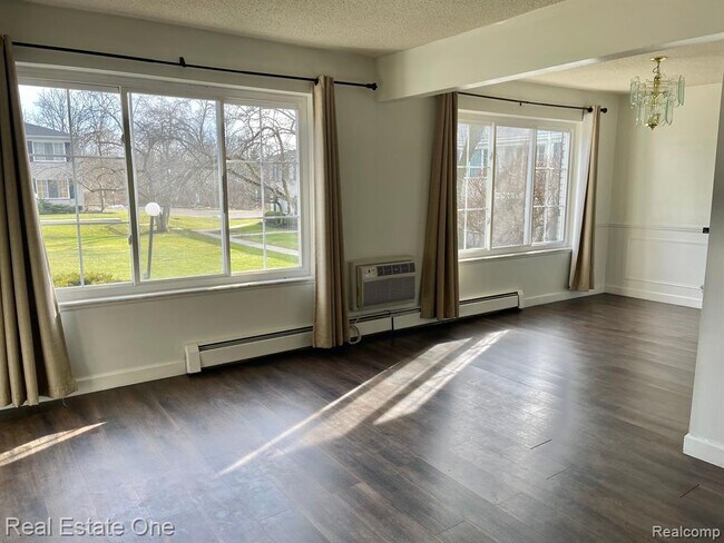 Photo - 100 W Hickory Grove Rd Unidad C1