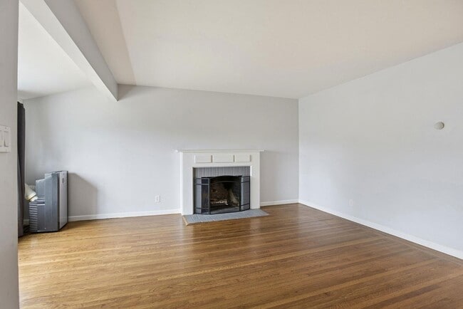 Building Photo - 251 C St