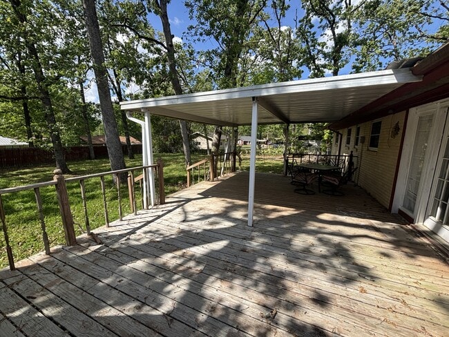 Photo - 906 Meadow Ln