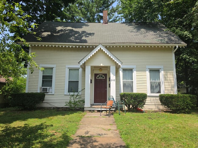 Building Photo - 242 W Highland Ave Unit Apt #2