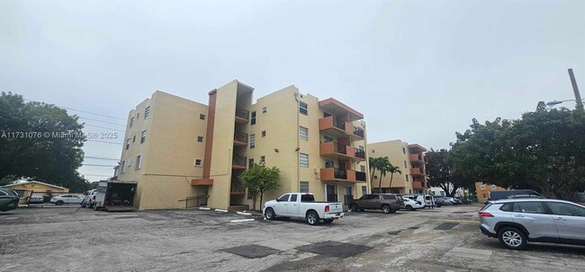 Photo - 677 SW 9th Ave Unidad 110 Rental